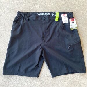 NEW Men’s Wrangler Athletic Performance Shorts Black Size 42 Relaxed Fit